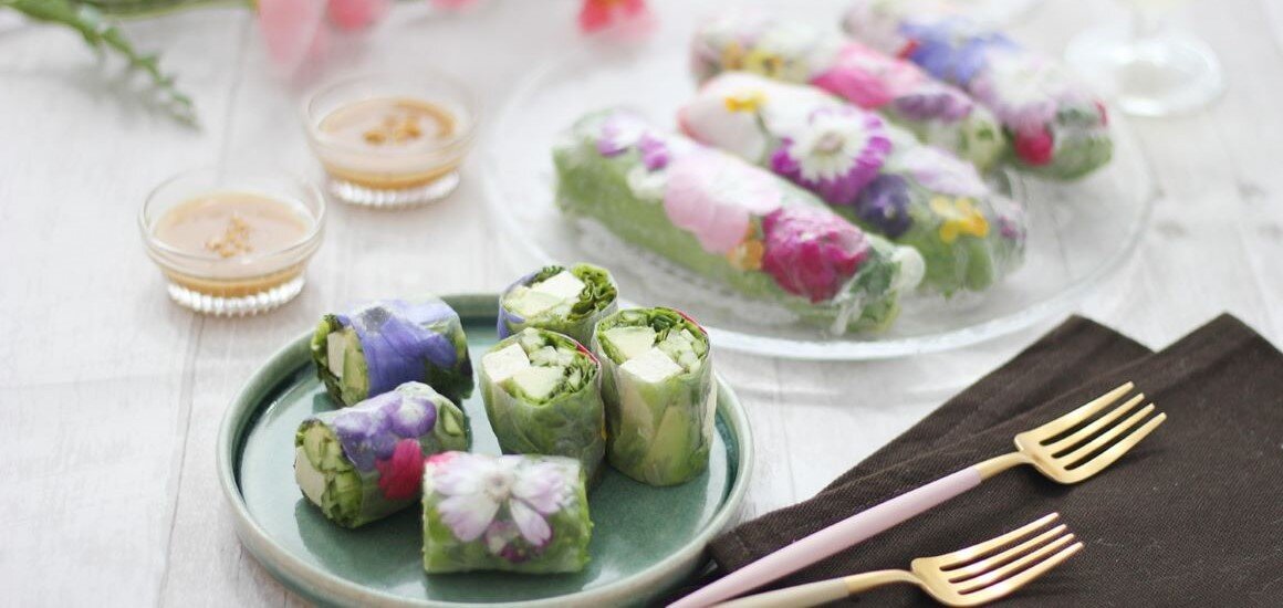 食べられるお花と野菜の生春巻き～ピーナッツダレ添え～