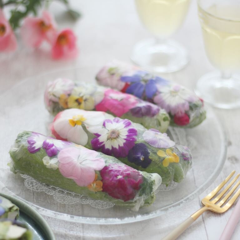 食べられるお花と野菜の生春巻き～ピーナッツダレ添え～