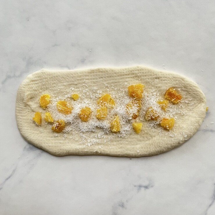 2を約25×10㎝の長方形の伸ばして横長に置き、分けておいたB、Cをそれぞれ散らします。