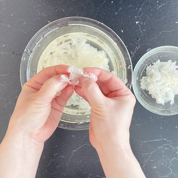 １を細かくちぎります。