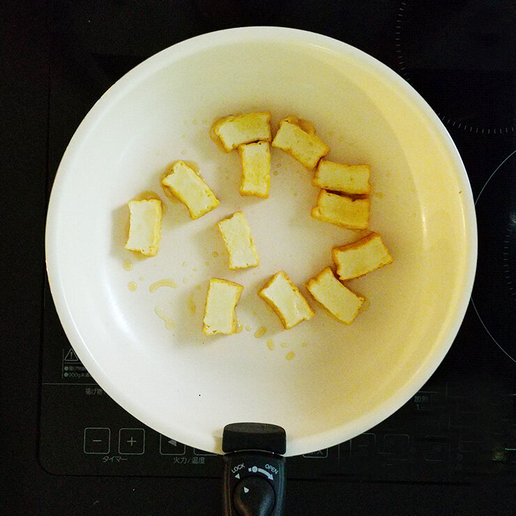 フライパンに米油小さじ1を熱し、2を両面焼いて取り出します。