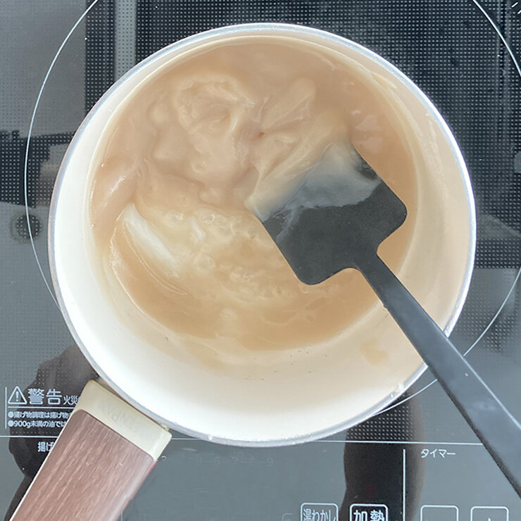 鍋にCを合わせて火にかけ、練ります。