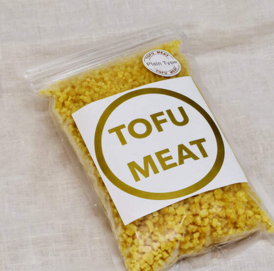 【補足】 今回は、［TOFU MEAT（プレーン）］(株式会社トーフミート)を使用しました。 商品については、こちらのURLからご確認ください（https://tofu-meat.com/）。