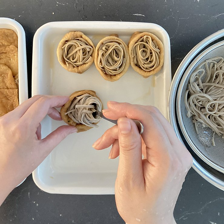 3にそばを詰めます。