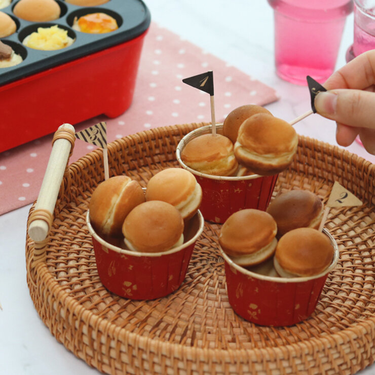 甘くてふんわり！焼き立てのベビーカステラは、おやつやパーティーにピッタリです。