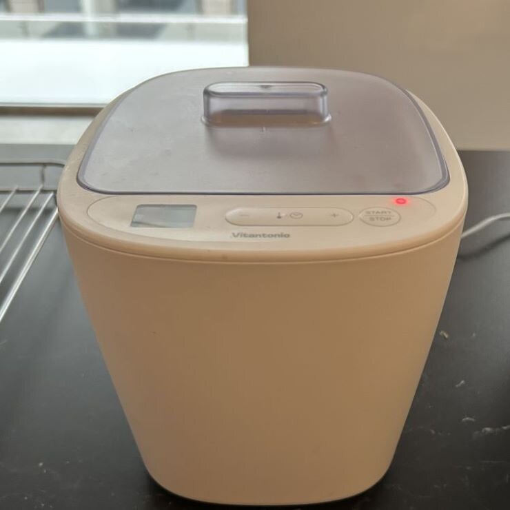 または発酵メーカー(ヨーグルトメーカーなど)に入れて、50～60℃で約8時間温めます。