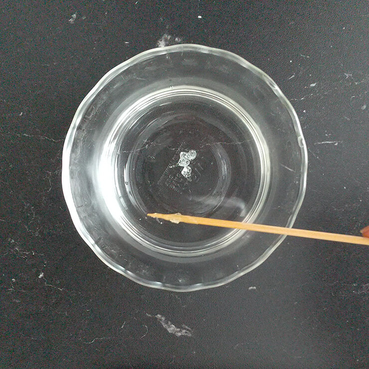 5を串などで少量を取り、水に落としてすぐ固まればOK！