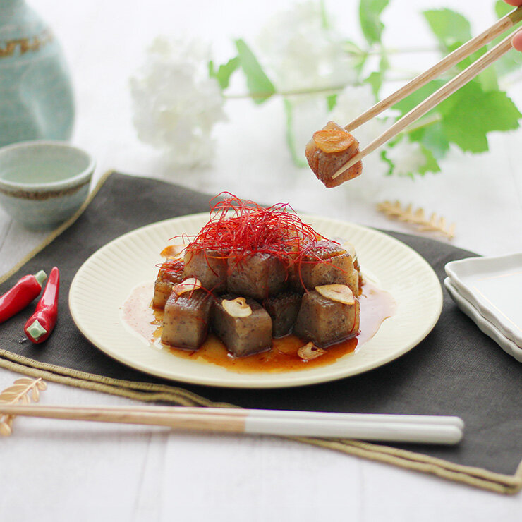 両面に焼き色が付いたら、Aを入れて味を絡ませます。（中火）