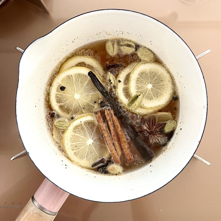 沸騰したら火を弱め10分煮ます。（中火)