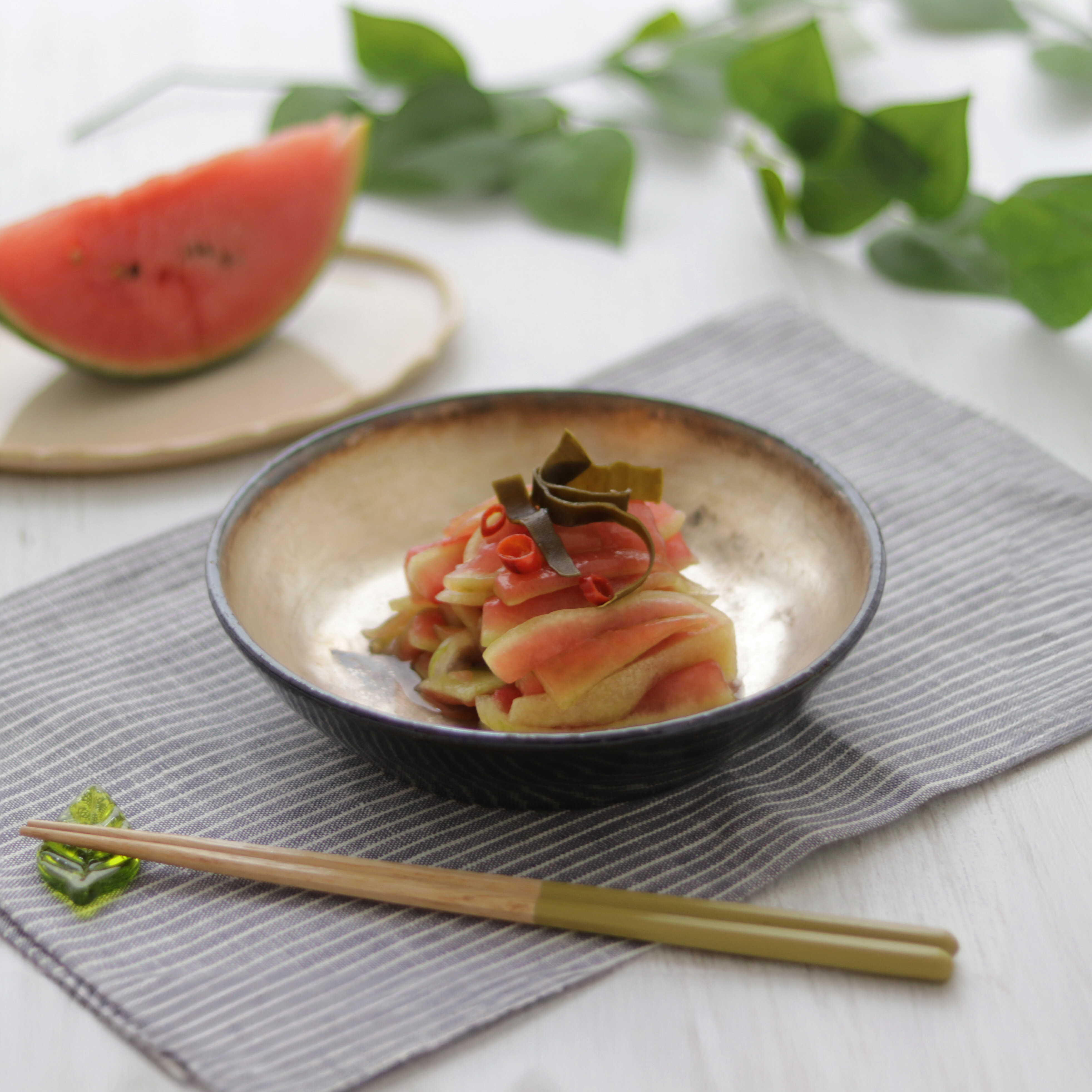 皮までおいしい！すいかの皮のピリ辛浅漬け