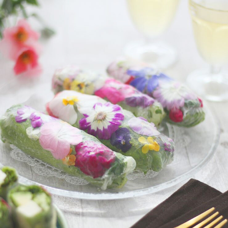 食べられるお花と野菜の生春巻き～ピーナッツダレ添え～
